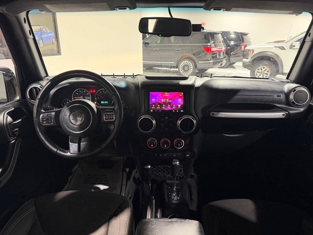 Used 2016 Jeep Wrangler Unlimited Rubicon w/ Connectivity Group AWD/4WD image 19