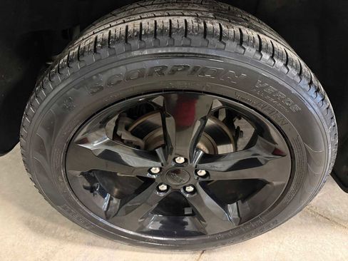 Used 2024 Jeep Grand Cherokee Limited w/ Luxury Tech Group II image 13