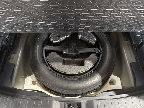 Used 2020 Toyota RAV4 LE image 9