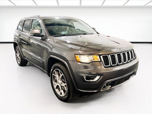 Used 2018 Jeep Grand Cherokee Limited RWD image 3