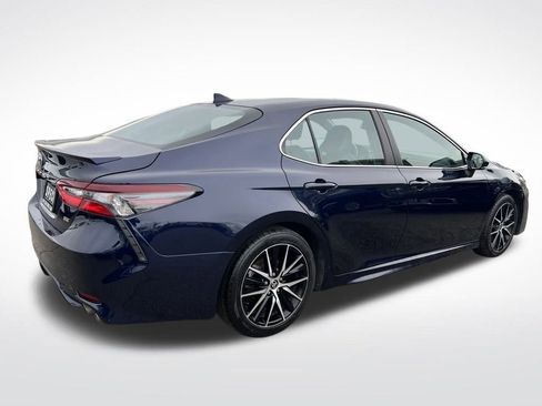 Used 2022 Toyota Camry SE image 5