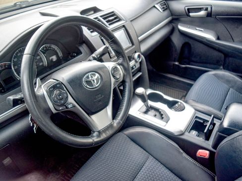 Used 2013 Toyota Camry SE image 11