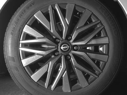 Used 2025 Nissan Altima 2.5 SV image 12