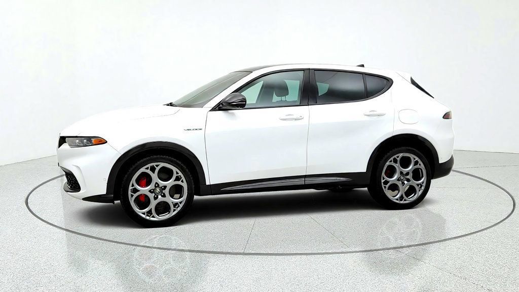 Used 2024 Alfa Romeo Tonale Veloce w/ Active Assist Package AWD/4WD image 8