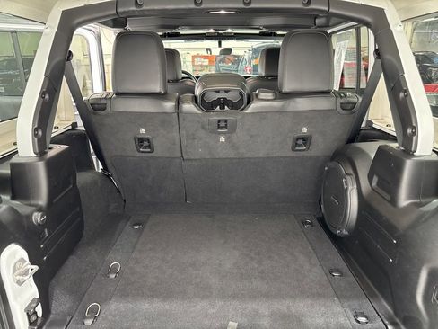 Used 2022 Jeep Wrangler Unlimited Sahara w/ LED Lighting Group image 31