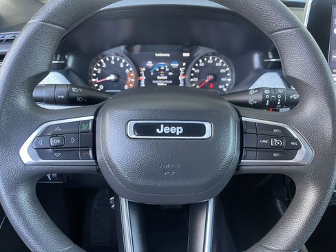 Used 2025 Jeep Compass Sport AWD/4WD image 38