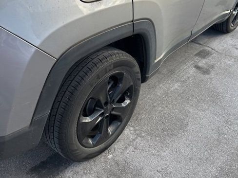 Used 2018 Jeep Compass Latitude image 9