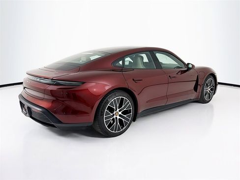 Used 2022 Porsche Taycan image 9