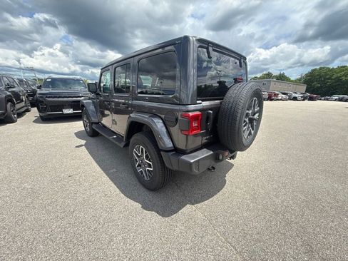 New 2026 Jeep Wrangler Unlimited Sahara AWD/4WD image 3