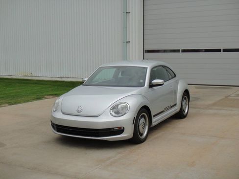 Used 2012 Volkswagen Beetle 2.5 FWD image 2
