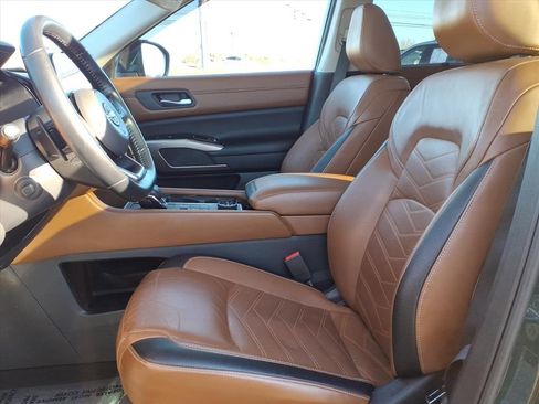 Used 2022 Nissan Pathfinder Platinum w/ Cargo Package image 19