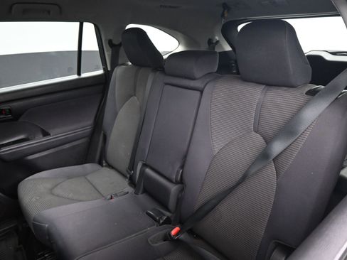 Certified 2022 Toyota Highlander LE image 18