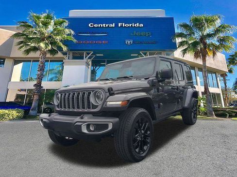 Certified 2025 Jeep Wrangler Unlimited Sahara w/ Safety Group image 9