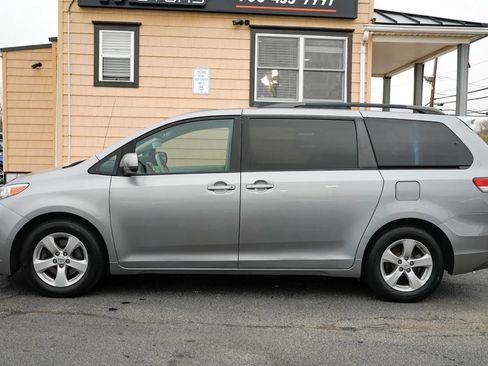 Used 2014 Toyota Sienna LE FWD image 8