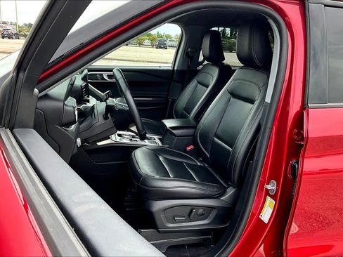Used 2022 Ford Explorer XLT w/ Equipment Group 202A RWD image 8