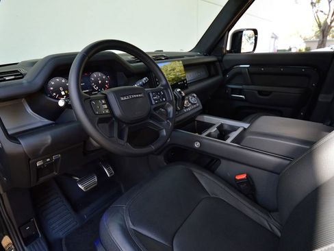 Used 2025 Land Rover Defender 130 V8 AWD/4WD image 32