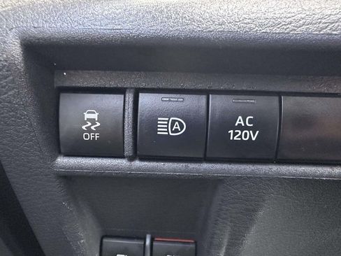Used 2023 Toyota Sienna XSE w/ XSE Plus Package FWD image 18