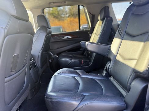 Used 2019 Cadillac Escalade Luxury w/ LPO, Radiant Package image 19