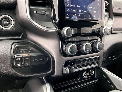 Used 2022 RAM 2500 Laramie AWD/4WD image 32