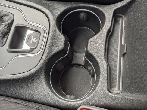 Used 2019 Jeep Cherokee Latitude w/ Popular Appearance Group AWD/4WD image 17