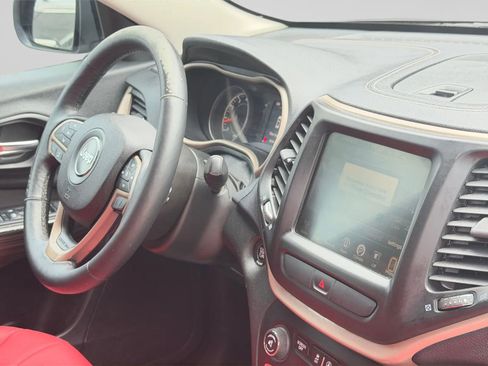 Used 2015 Jeep Cherokee Latitude w/ Comfort/Convenience Group FWD image 36