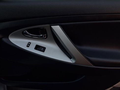 Used 2011 Toyota Camry SE image 25