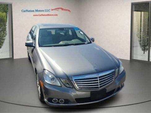 Used 2011 Mercedes-Benz E 350 4MATIC Sedan image 3