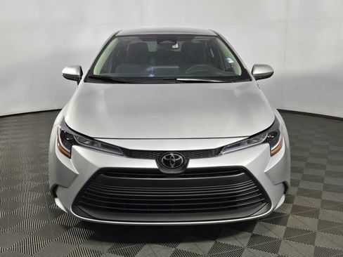 Used 2025 Toyota Corolla LE FWD image 2