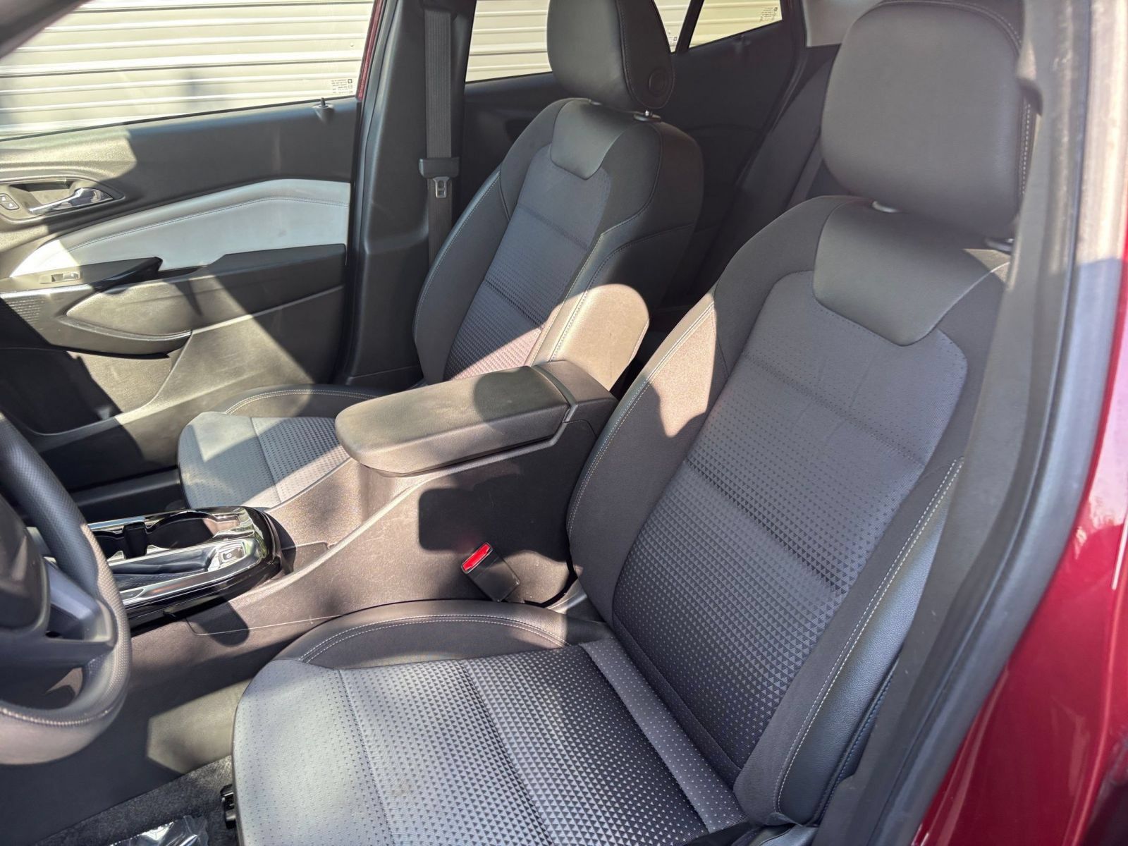 Used 2025 Chevrolet Trax LT FWD image 30