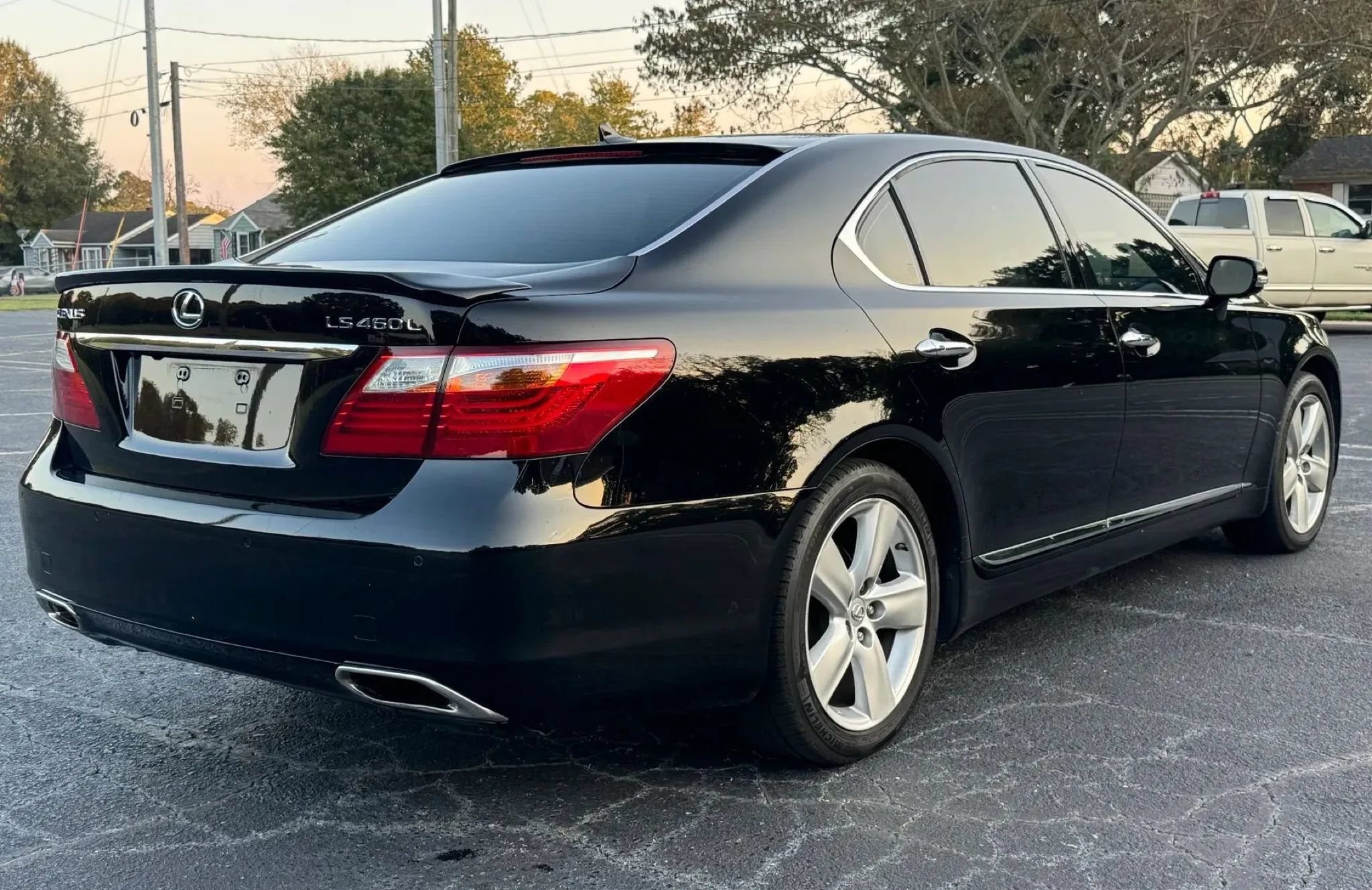 Used 2010 Lexus LS 460 L w/ Luxury Pkg RWD image 6
