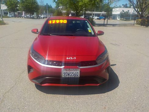 Used 2023 Kia Forte LXS w/ LXS Technology Package image 4