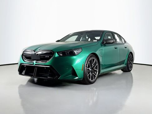 Used 2025 BMW M5 w/ Carbon Package image 3