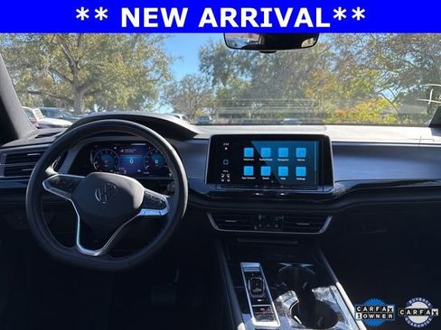 Used 2025 Volkswagen Atlas Cross Sport SE image 12