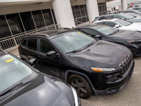 Used 2016 Jeep Cherokee 75th Anniversary image 6