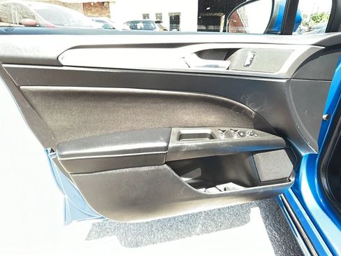 Used 2019 Ford Fusion SE FWD image 14