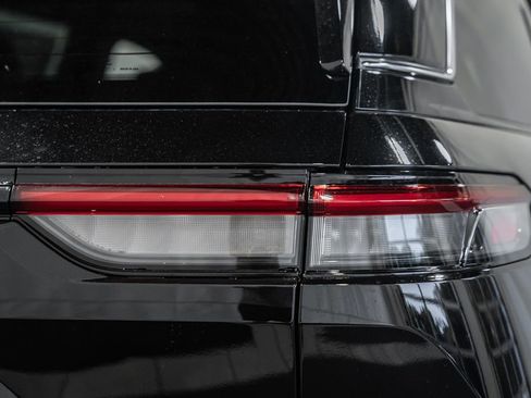 New 2025 Jeep Grand Cherokee Laredo X w/ Luxury Tech Group I image 6