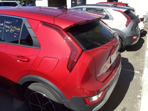 Used 2025 Kia Niro LX FWD image 5