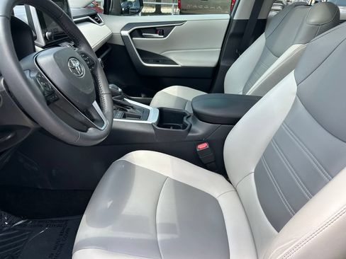 Used 2025 Toyota RAV4 XLE Premium FWD image 11