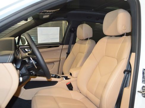 New 2026 Porsche Macan AWD/4WD image 5