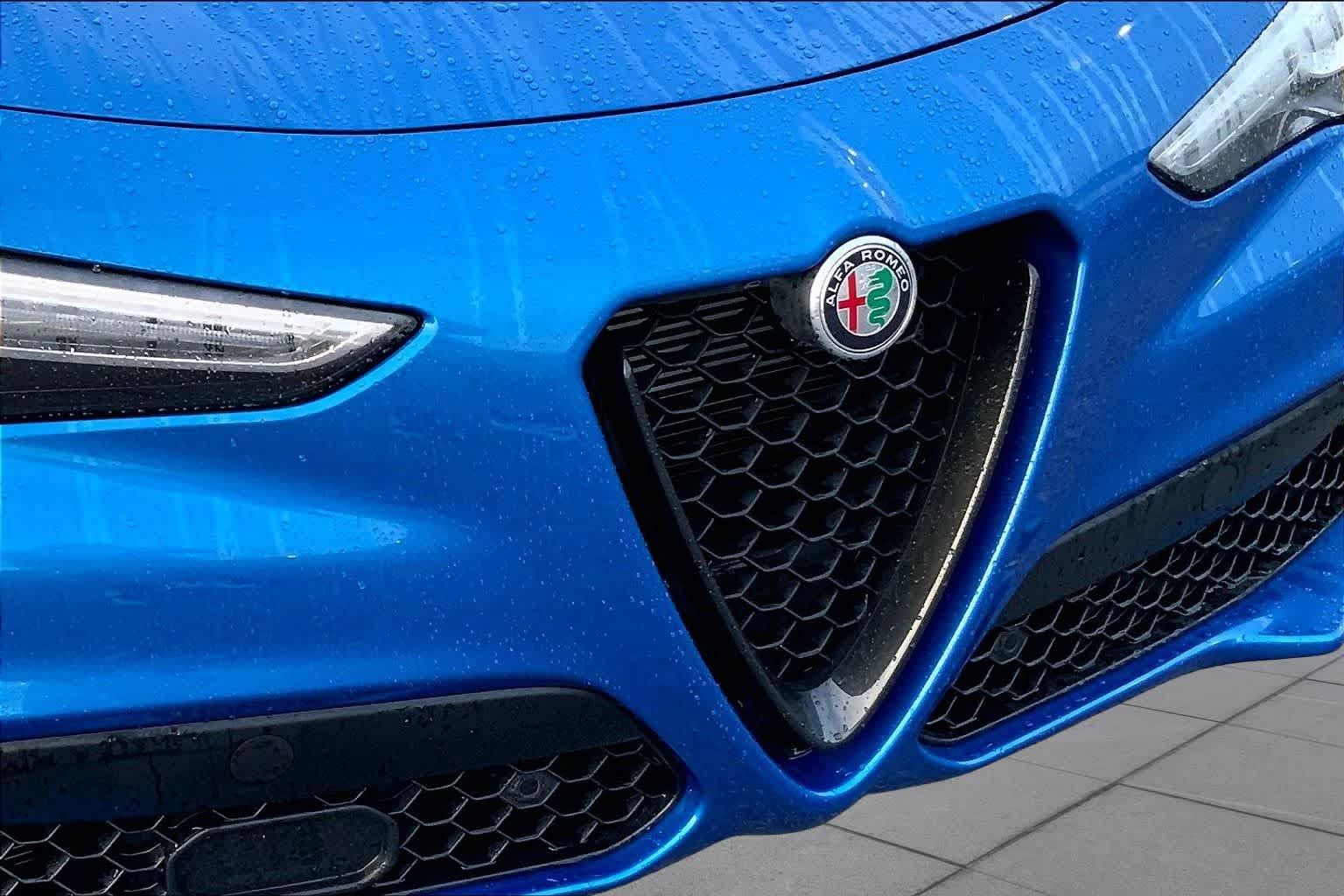 Used 2023 Alfa Romeo Stelvio Veloce AWD/4WD image 57