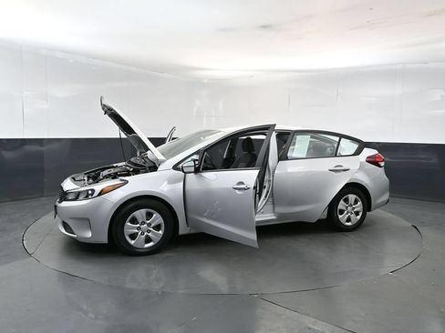 Used 2017 Kia Forte LX FWD image 27