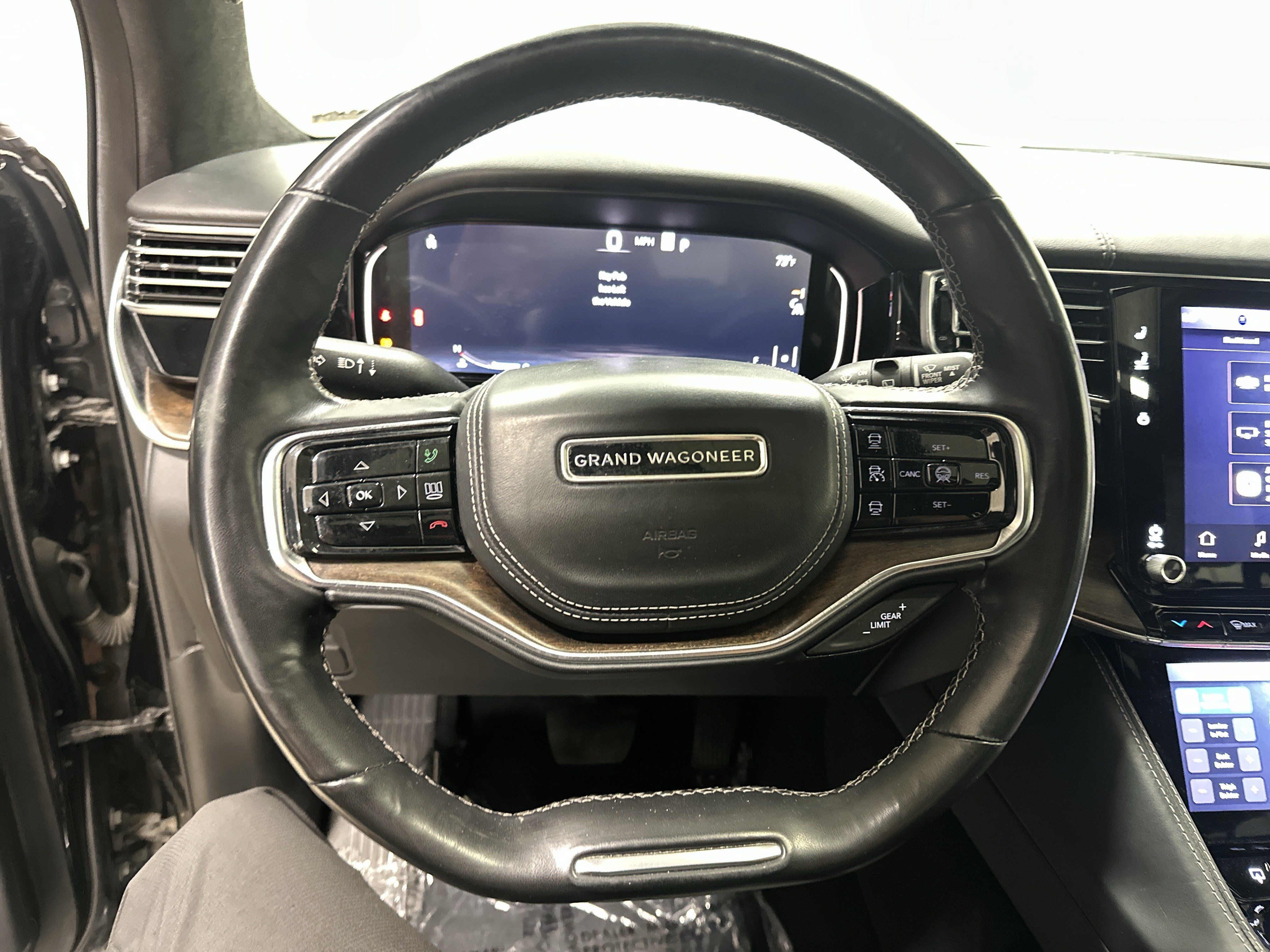 Used 2022 Jeep Grand Wagoneer Series II w/ Convenience Group III AWD/4WD image 18