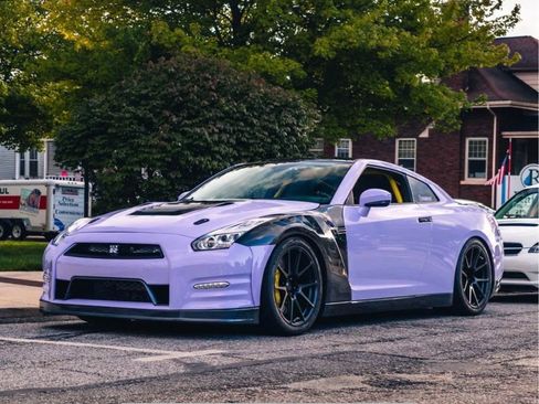 Used 2014 Nissan GT-R Premium AWD/4WD image 1