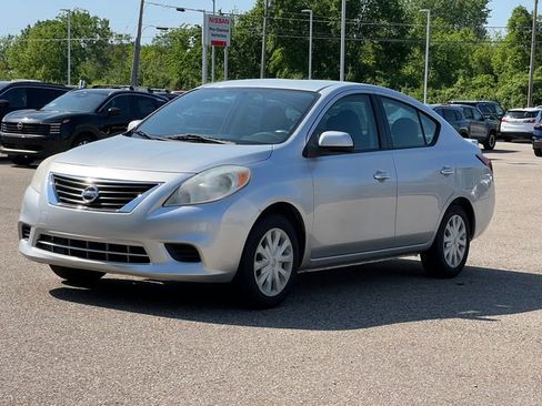 Used 2013 Nissan Versa SV FWD image 30