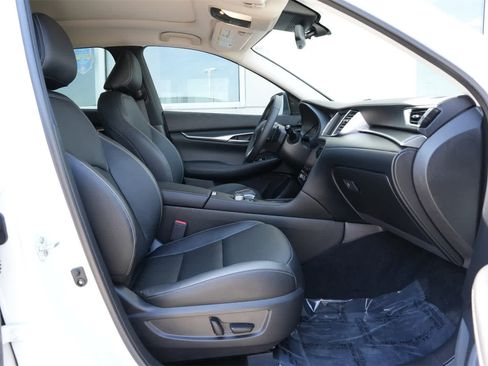 Certified 2025 INFINITI QX50 Luxe image 23