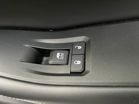 Used 2024 Jeep Grand Cherokee L Limited w/ Luxury Tech Group II image 28