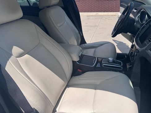 Used 2019 Chrysler 300 Touring L w/ Quick Order Package 22F RWD image 18