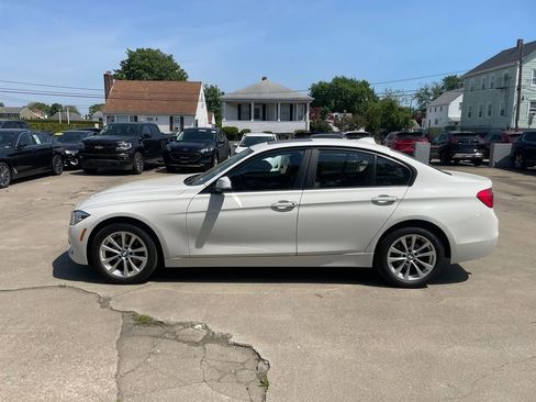 Used 2018 BMW 320i xDrive Sedan AWD/4WD image 9