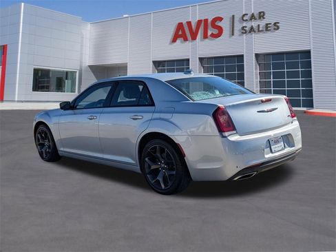 Used 2023 Chrysler 300 S image 9