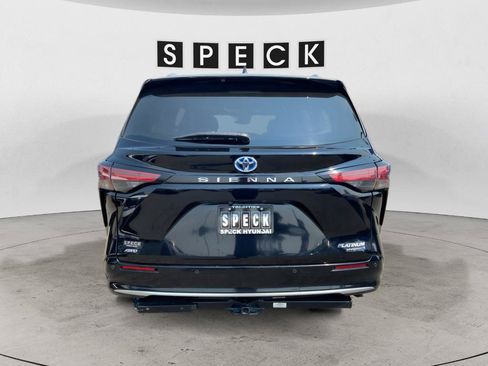 Used 2023 Toyota Sienna Platinum AWD/4WD image 4